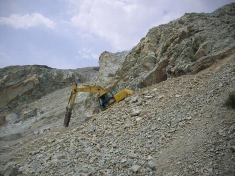 انتقاد نسبت به فعالیت معدن سنگ سبز در حریم شهری تهران