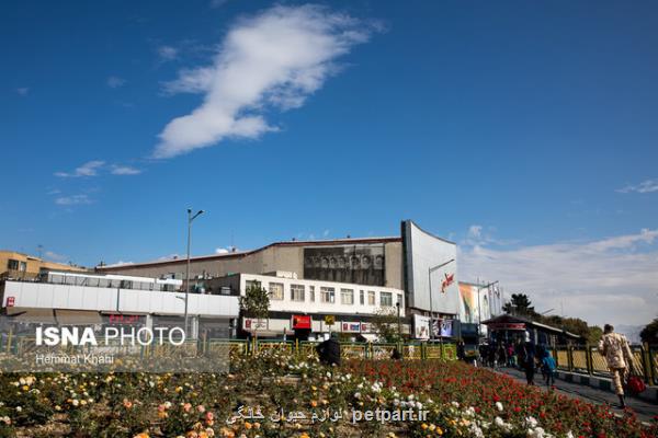 آسمان صاف تهران همراه با وزش باد ملایم