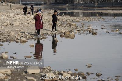 آب جاری در رودخانه زاینده رود کماکان سرریز رودخانه شور است