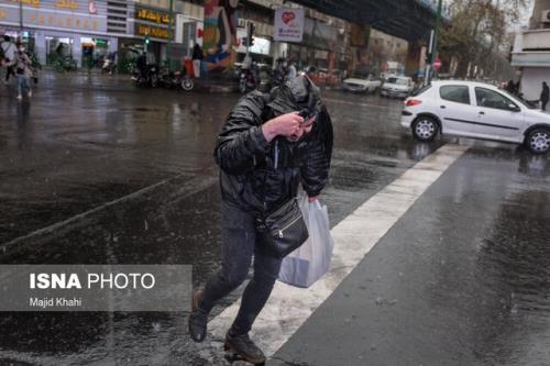 بارش باران و رعد و برق در بیشتر استانهای ایران