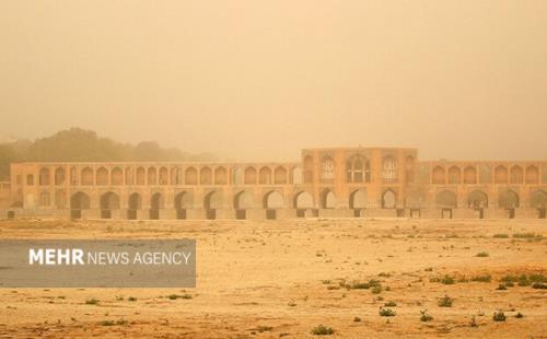 فراگیر شدن گردوغبار در استان اصفهان