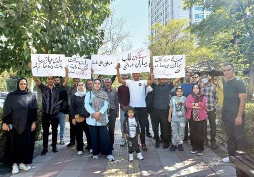 تجمع تعدادی از بیماران نادر به سبب افزایش قیمت داروی سیستاگون