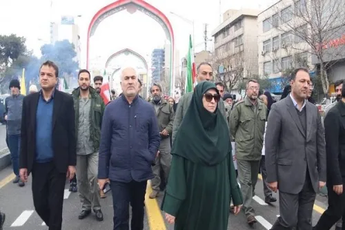 حضور رئیس سازمان حفاظت محیط زیست در راهپیمایی 22بهمن